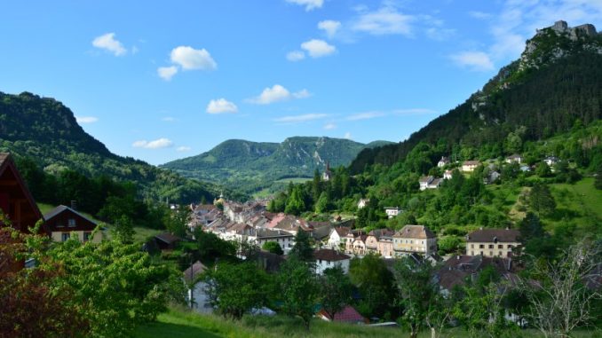 Vue élargie de Salins-les-bains